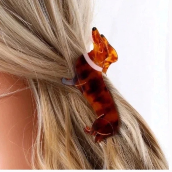❤️❤️ FREE Dog Puppy Dachshund Hair Chic Glam Trendy Weiner Minimalist Claw Clip - Picture 1 of 3